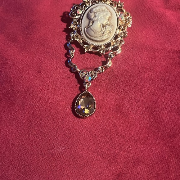 Nwt  Cameo broach champagne n white borealis austrain crystal pendant or broach - Picture 4 of 6